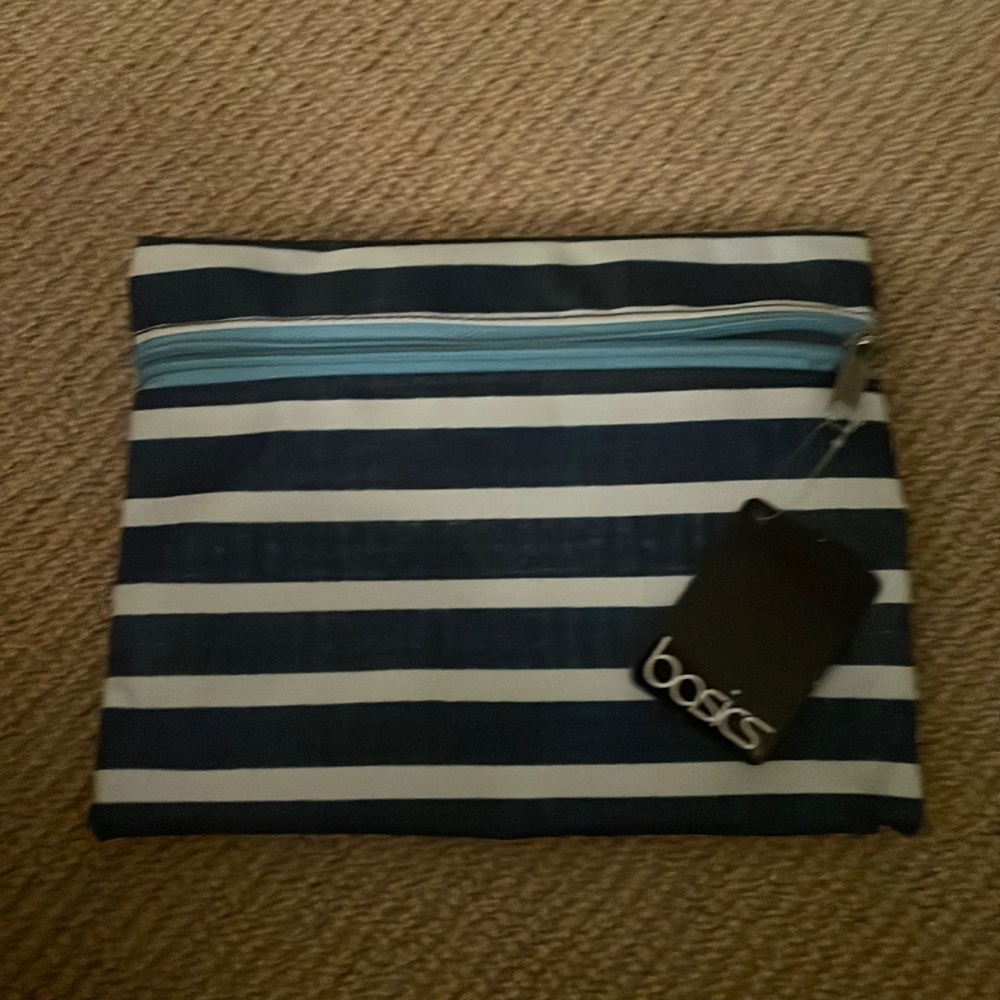 Basics flat makeup bag